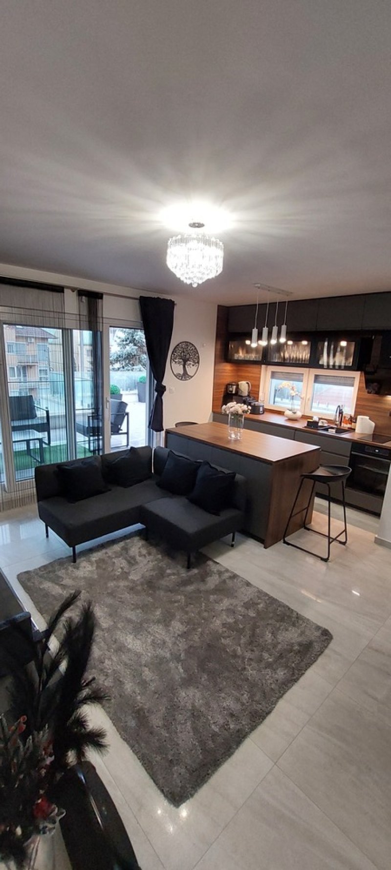 Széchenyi kertben igényes penthouse lakás kiadó