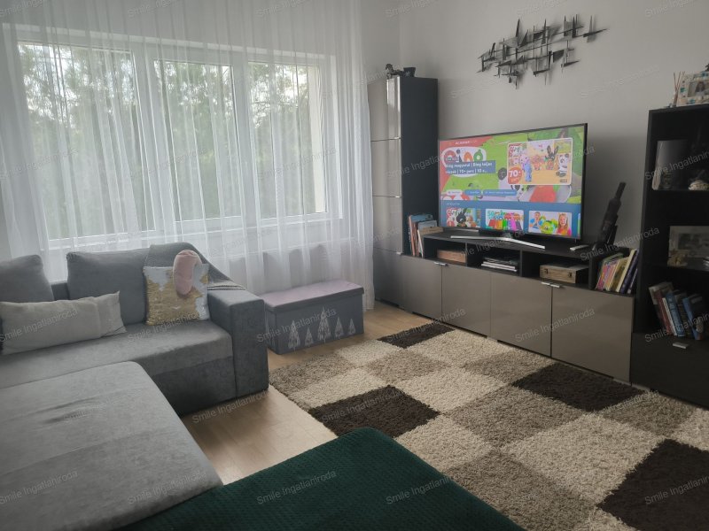 Nyíregyháza-Oros között felújított 5 szobás ház eladó.