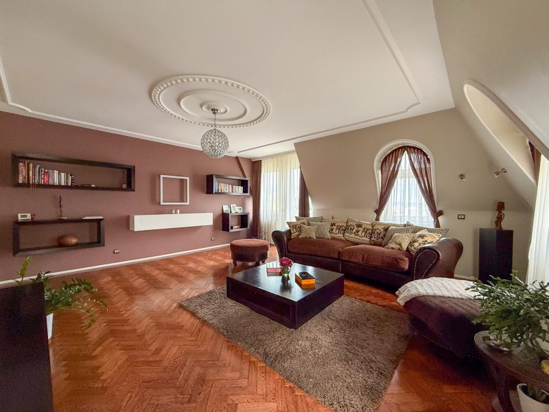 Panorámás, nagypolgári lakás Csatárka egyik legjobb részén – elegancia, tér és nyugalom egyben