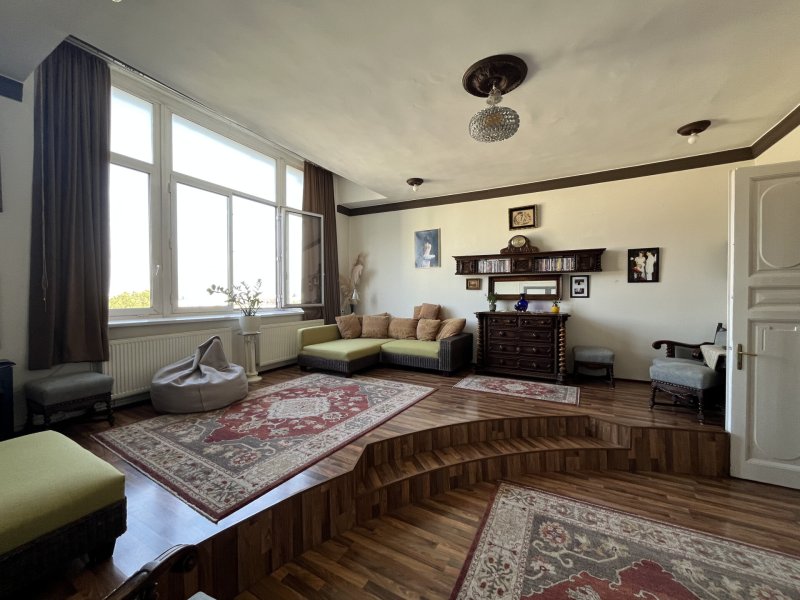 Exkluzív műteremlakás a Mechwart ligetnél – ritka panoráma, nagypolgári elegancia a II. kerület szívében!