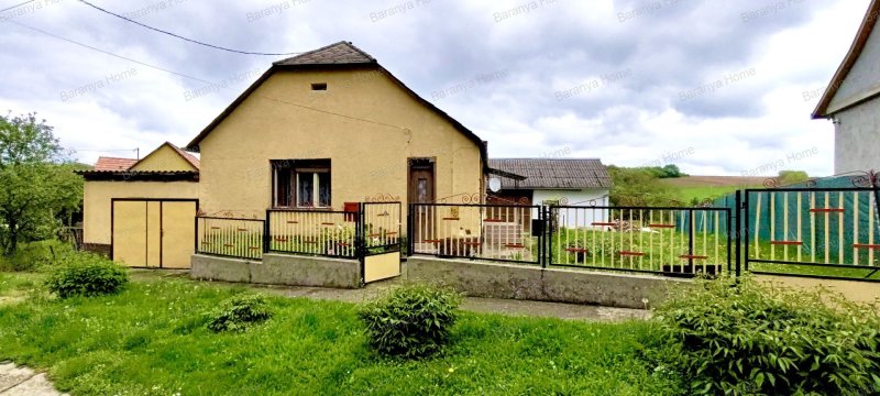 Eladó családi ház Peterden!