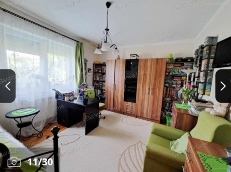 Eladó Pécs-Újhegyen egy 3 szintes, 184 m²-es, újszerű állapotban lévő családi ház, 1226 m²-es, gyümölcsfás telken!
