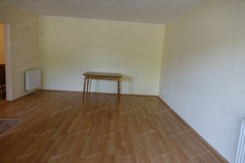 Áron alul lakás eladó Szentlőrincen
