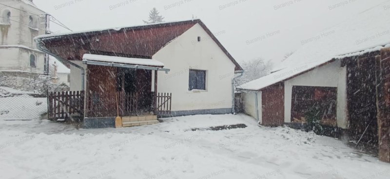 Eladó családi ház Kovácsszénáján – felújított tető, nagy telek, melléképületek