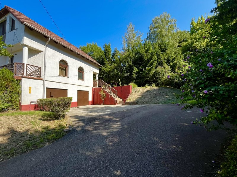 Miskolctapolcán panorámás ház eladó