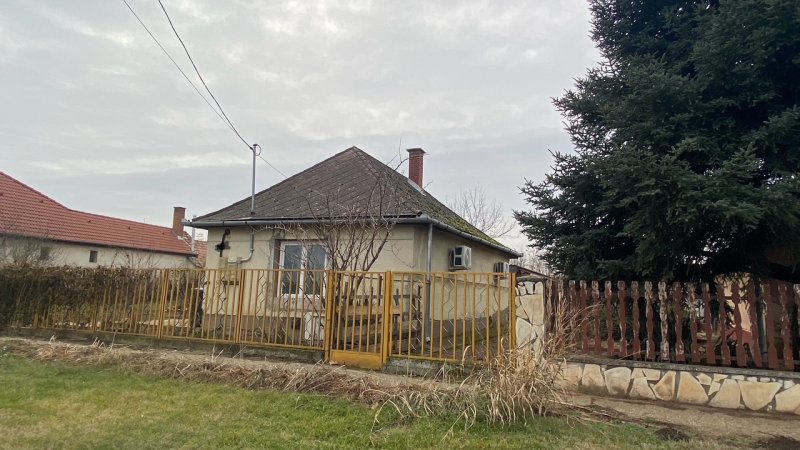 Előszálláson 75 nm-es, felújított családi ház eladó!