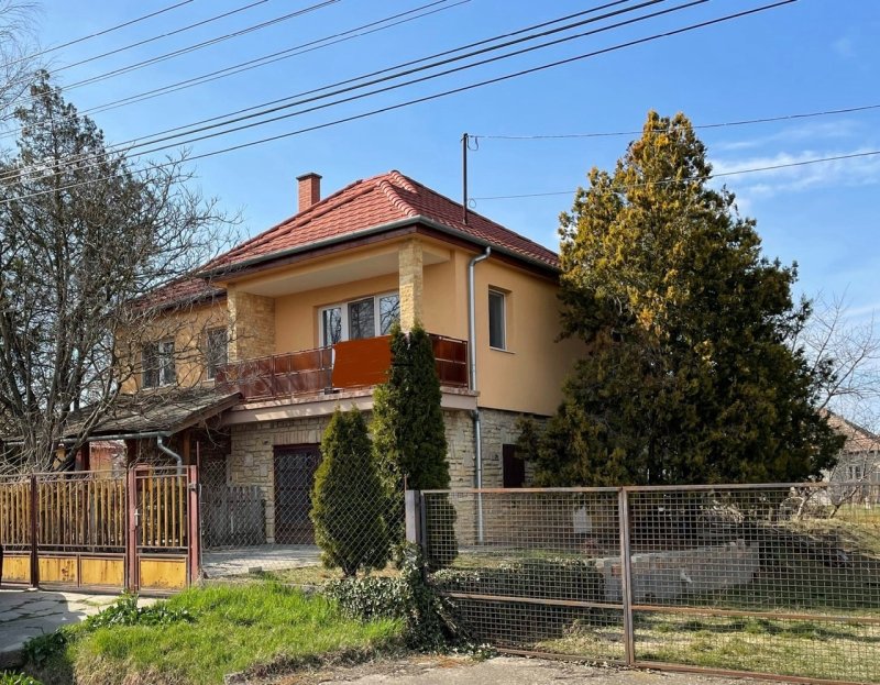 Mezőszilason 198 nm-es családi ház extrákkal eladó! 