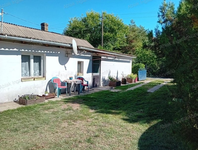 Kecskemét Úrihegyben, nagyon jó megközelítessel, felújítandó 3szobás tanya eladó!