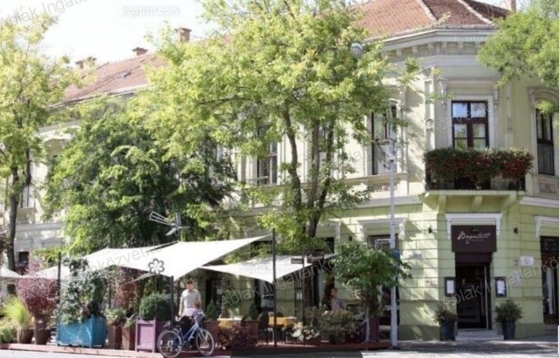 Kecskeméten belvárosban, Összeköltözők/v Befektetők figyelem, 102m2-es 4 szobás felújított lakás eladó!