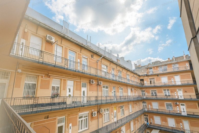 ELEGANT APARTMENT IN THE HEART OF BUDAPEST V.TH DISTRICT