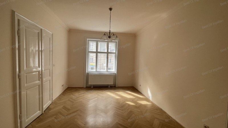 Győr-Révfaluban földszinti, nappali + 3 szobás, 2 fürdőszobás, felújított lakás, saját tárolóval eladó!