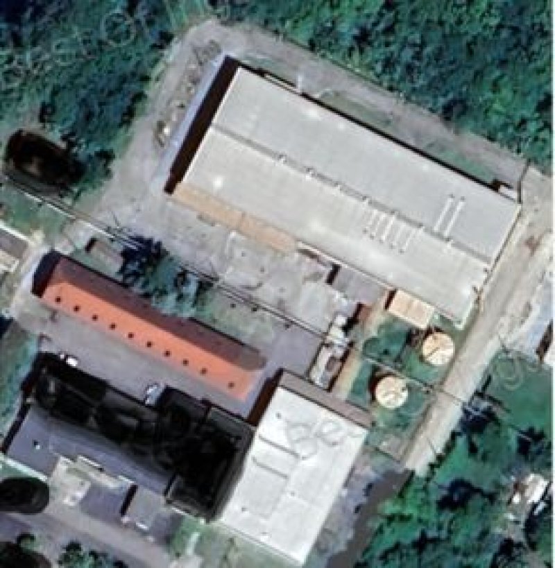 Almásfüzitőn, 5513 m2-es ipari terület, egy szociális épülettel és két db. csarnokkal eladó!