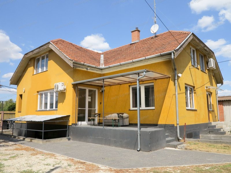 DIÁKOKNAK, MUNKÁSOKNAK KIADÓ KÉTSZINTES CSALÁDI HÁZ!!