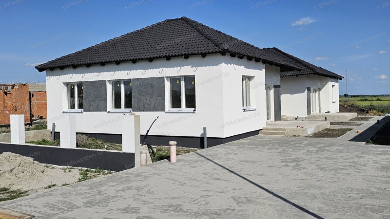 Új építésű ikerházi lakások eladók Jászberényben saját kerttel és terasszal!