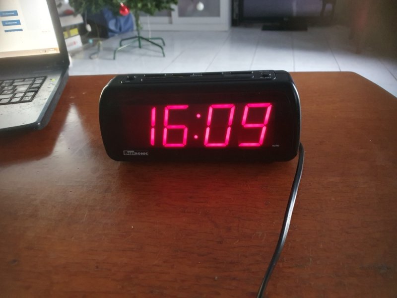 asztali ledes ébresztőóra Bestronic digitális