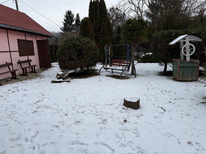 Hétvégi ház vízzel,villannyal