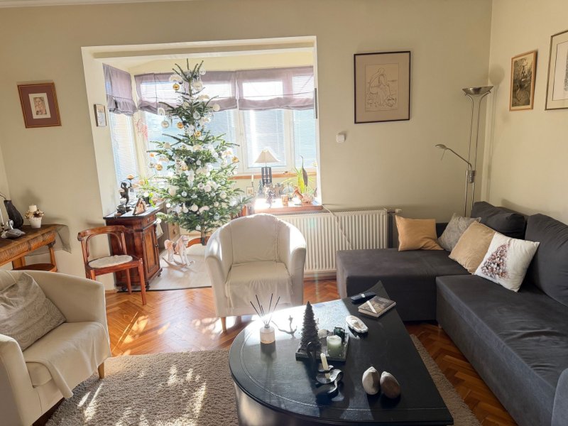 Otthon és vállalkozás egy helyen – külön bejáratú iroda/rendelővel