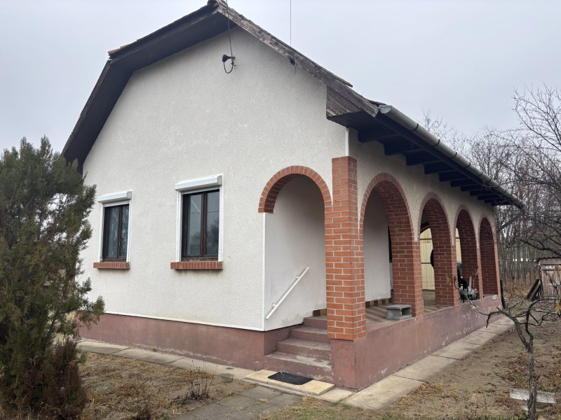Szentmártonkátán kiválló családi ház eladó