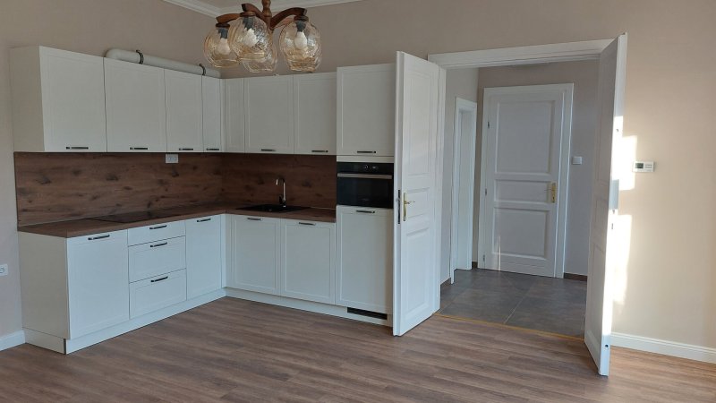 Kiadó 50 m²-es, igényes, minőségi ingatlan Győr-Nádorvárosban lakásnak vagy vállalkozásnak