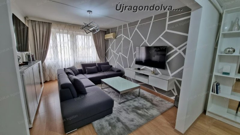 Győr-Adyvárosban két szoba+hallos+erkélyes panellakás eladó!