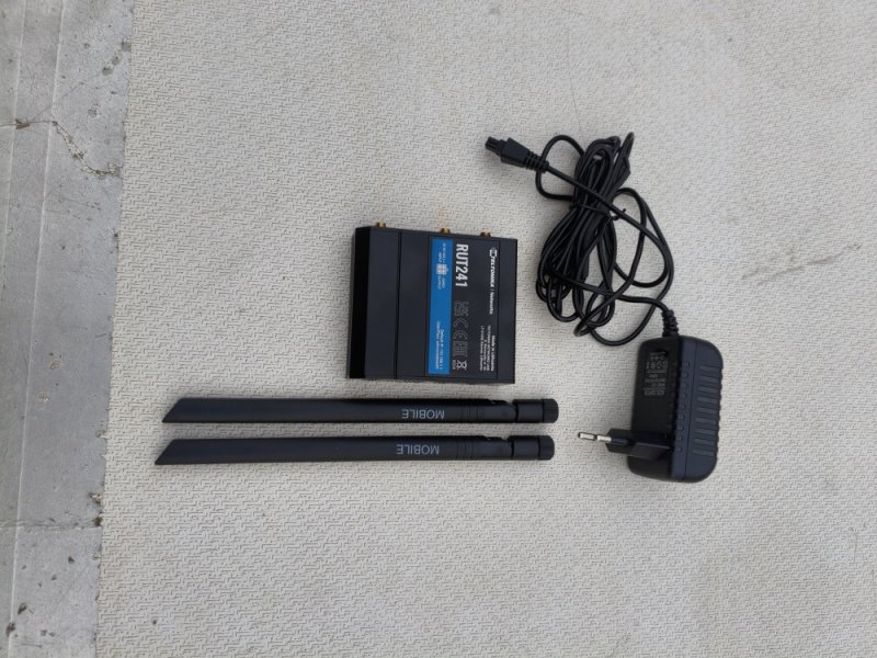 Teltonika RUT241 Router mobil ipari esim is