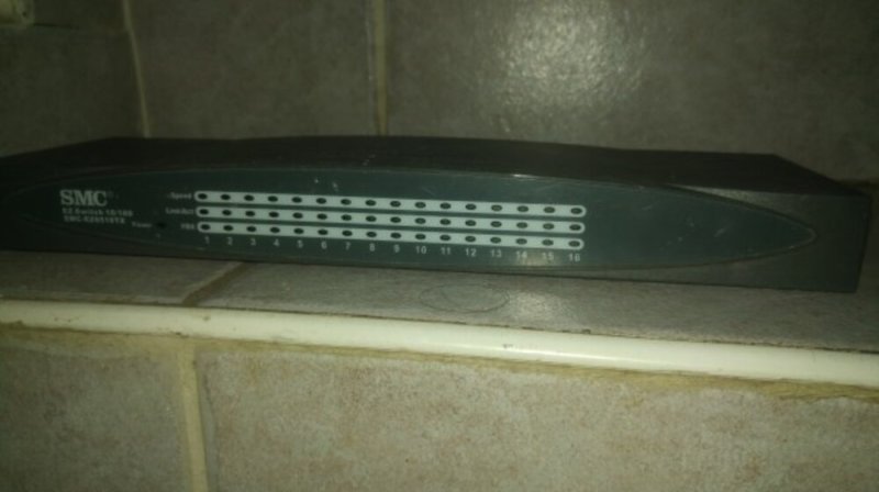 SMC EZ6516TX 16-Port 10/100Mbps switch