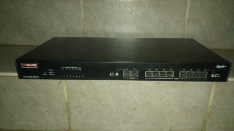 Longshine LCS-883RSV208 10/100/1000Mbps switch hibás
