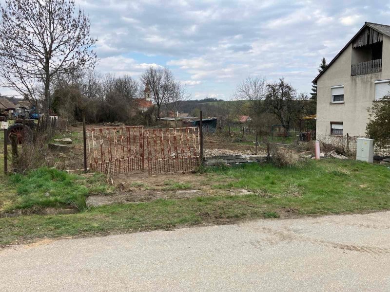 Tardos központjához közel 1600 m2-es telek eladó! 