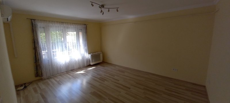Felújított 2 szobás klímás erkélyes szigetelt lakás akciósan eladó