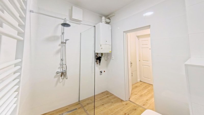 TELJES ALAPOSSÁGGAL FELÚJÍTOTT garzonlakás, rendkívül alacsony rezsivel hosszú távra kiadó Veszprém Vécsey utcában. 
