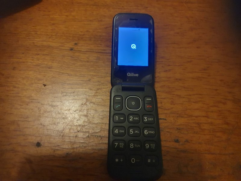 Qilive szétnyitható telefon(dualsim)