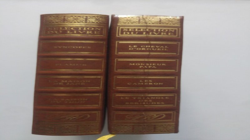 Sélection du livre sorozat ból 2 db (francia nyelvű)