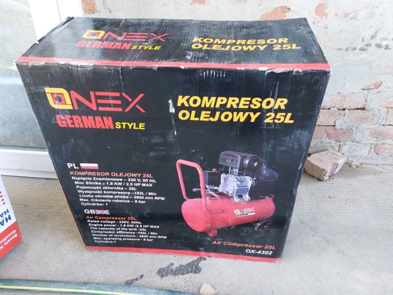 Kompresszor 230 volt 25 liter 8 bar 1.8 kw 2,5 hp olajos még összese volt szerelve.Ár;35 ezer ft. Adatok a képen.
