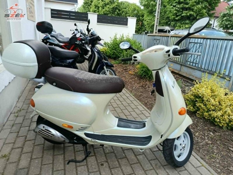 VESPA ET4 125 (1999)