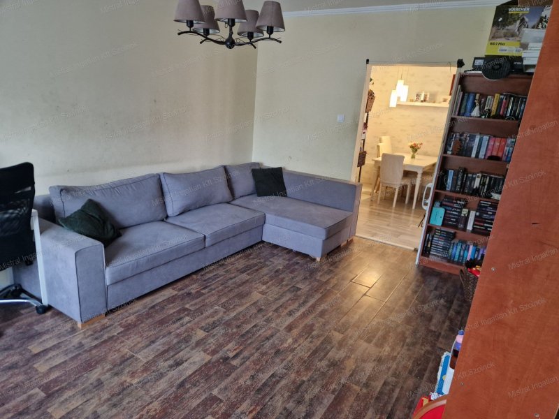 Szolnok Széchenyi városrészben , 71 m2-es , 3 szobás lakás eladó!