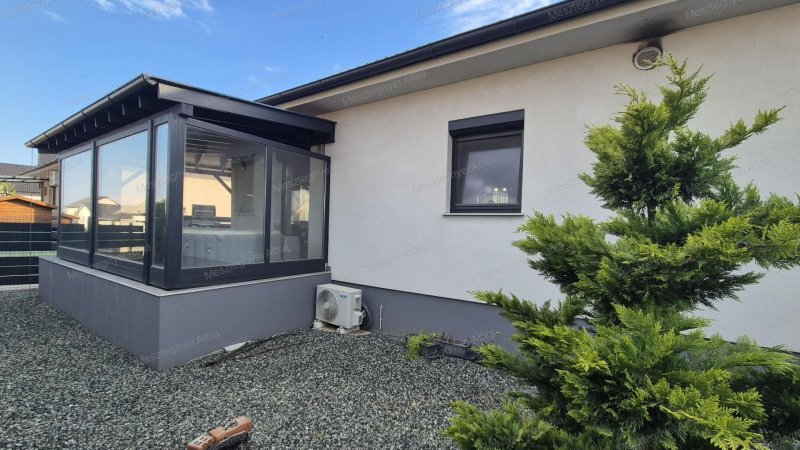 Harkán eladó 2018-ban épült, egyszintes tégla családi ház, 370 m²-es telken!