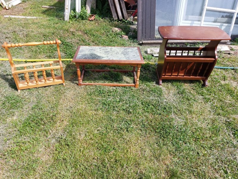Fa kis bútorok újságtartó-kő lapos kis asztal -asztalka újság tartós egyben eladó 25 ezer ft. Kis újság tartó.sz;46 m;46 mély;16 cm. Kő lapos asztal,Sz;67 m;32  mély ;38 cm. Nagy újságtartó .Sz;60 m;55 mély;34 cm. Képen látható állapotban.