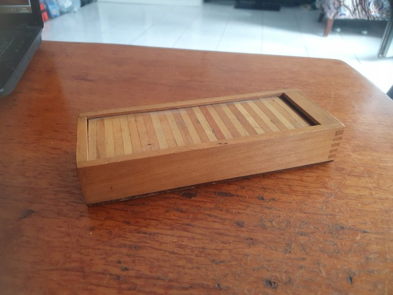 retro rolós fatolltartó