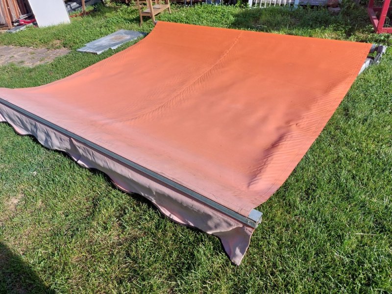 Nap ellenző kitekerhető sz;240 hossz;210 cm 3 db konzol+kurblli tartozék.