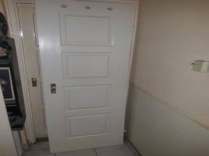 Ajtó tok nélkül teli 62x202,5cm jobbos falcos zárral kilinccsel szellőzős