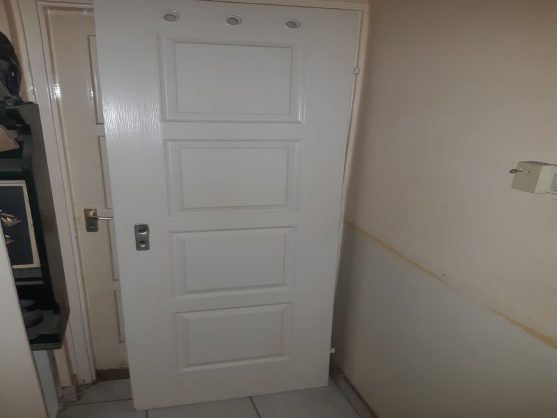 Ajtó tok nélkül teli 62x202,5cm jobbos falcos zárral kilinccsel szellőzős