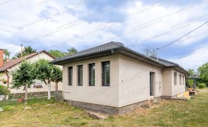 NYÉKLÁDHÁZÁN 2022-BEN ÚJJÁÉPÍTETT CSALÁDI HÁZ TAVAK KÖZELÉBEN 