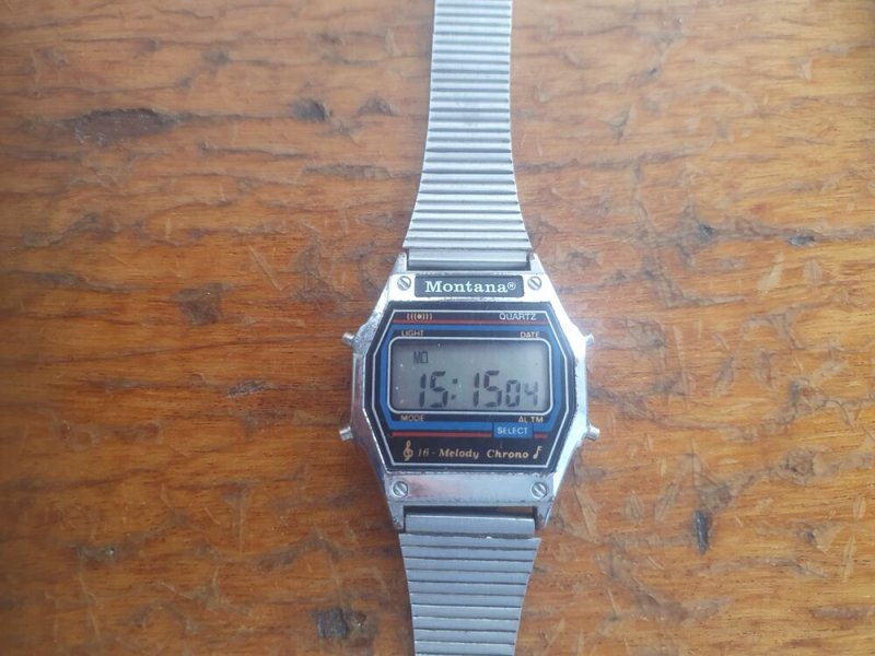retro Montana zenélő kvarcóra