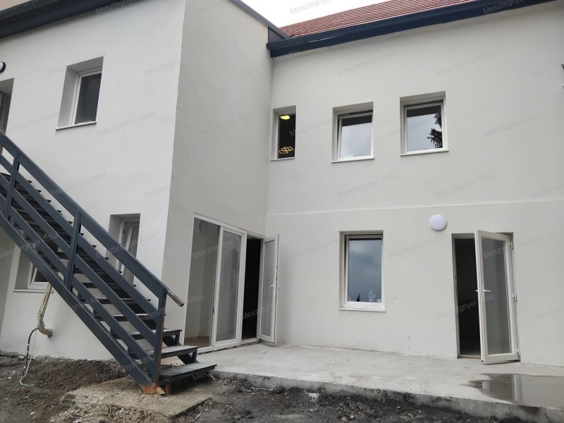 Sopronban ELADÓ  egy belváros közeli 107 nm-es, teljesen felújított családi ház.