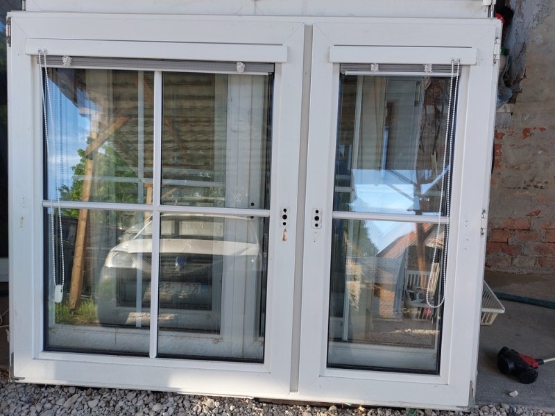 Bukó-nyiló sz;154 x  m;122 cm reluxás 2 réteg hőszigetelt  disz osztós kép szerinti  szép állapot  65 ezer ft akár csere is.