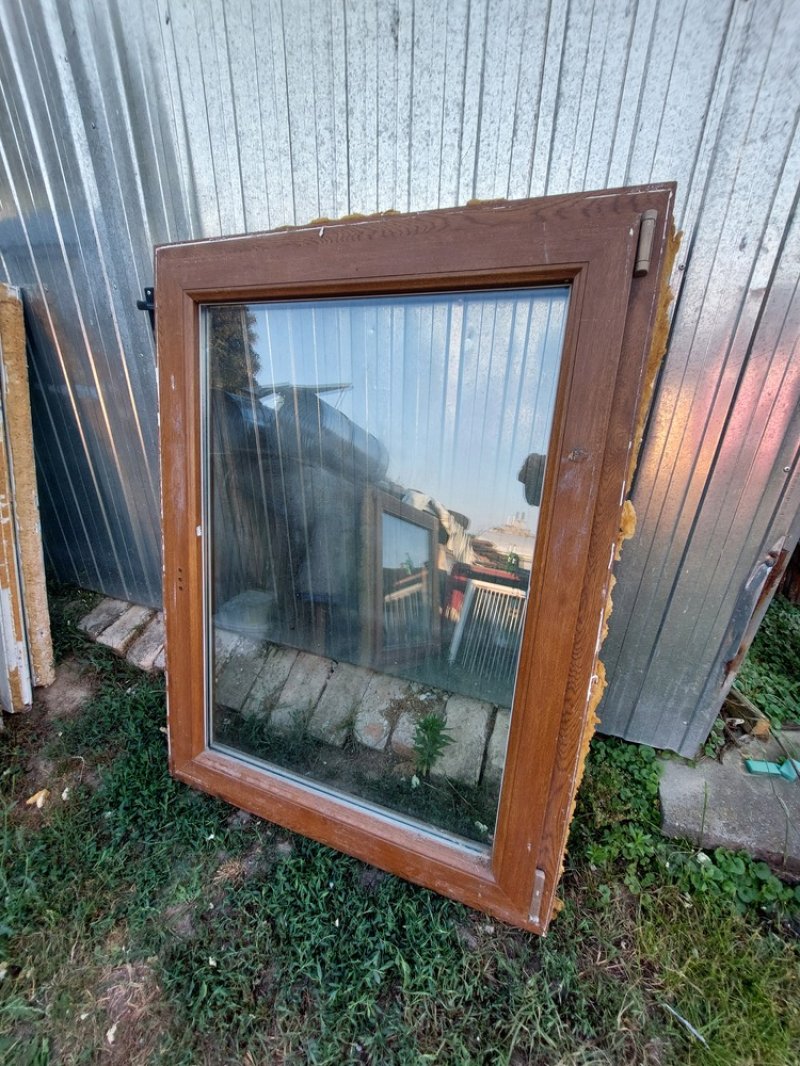 Műanyag kivül-belül fa mintás hőszigetelt 2 réteg üveg bukó-nyiló ablakok 1 db sz 95 m;127 1 db sz 120 m;127 képe szerinti állapot egyben történő vételnél 38 ezer ft/ db.