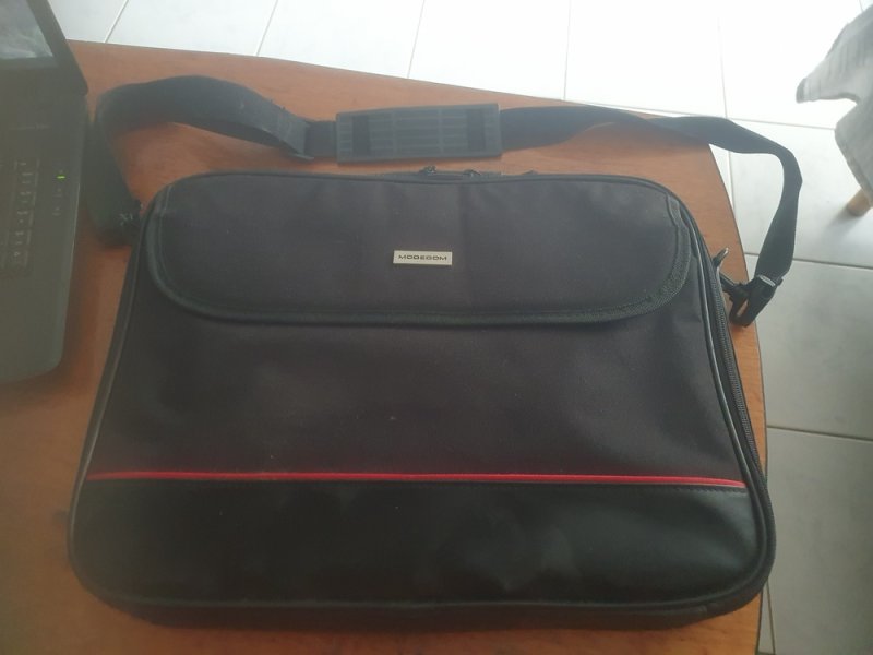 Modecom laptop táska (19")