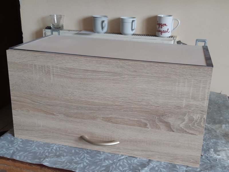 Fali kis szekrény felnyitós 60x30cm magas