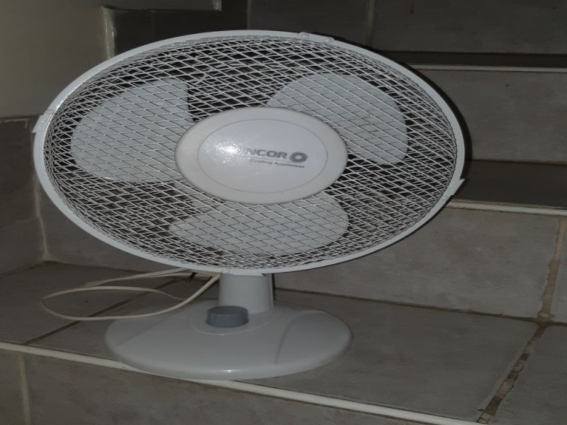 Sencor SFE2327WH asztali ventilátor 2 sebességes 26cm kosár újszerű működő