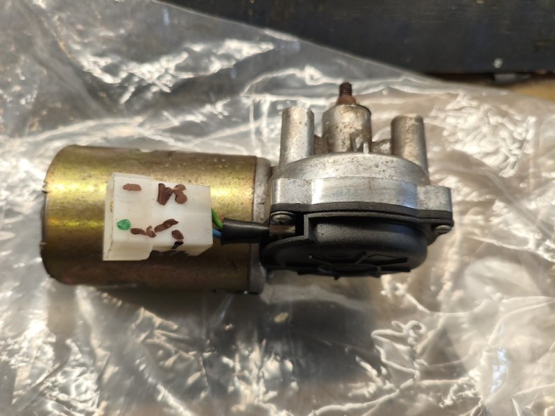 Lada Zsiguli ablaktörlő motor